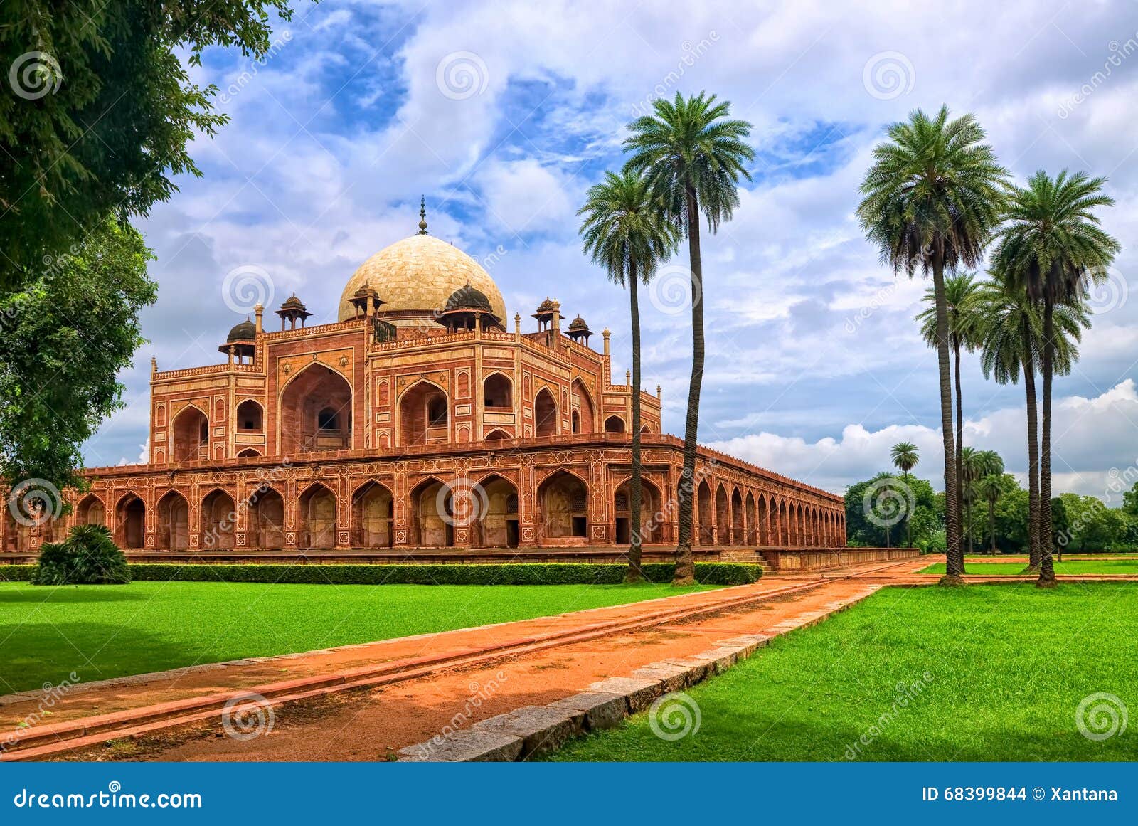 humayun's tomb in new delhi, india