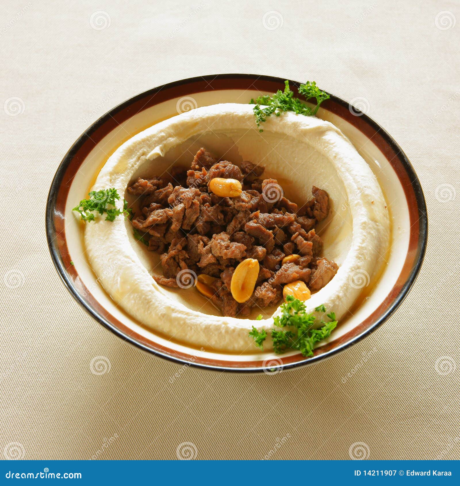 Hummus con shawarma imagen de archivo. Imagen de vegetariano 14211907