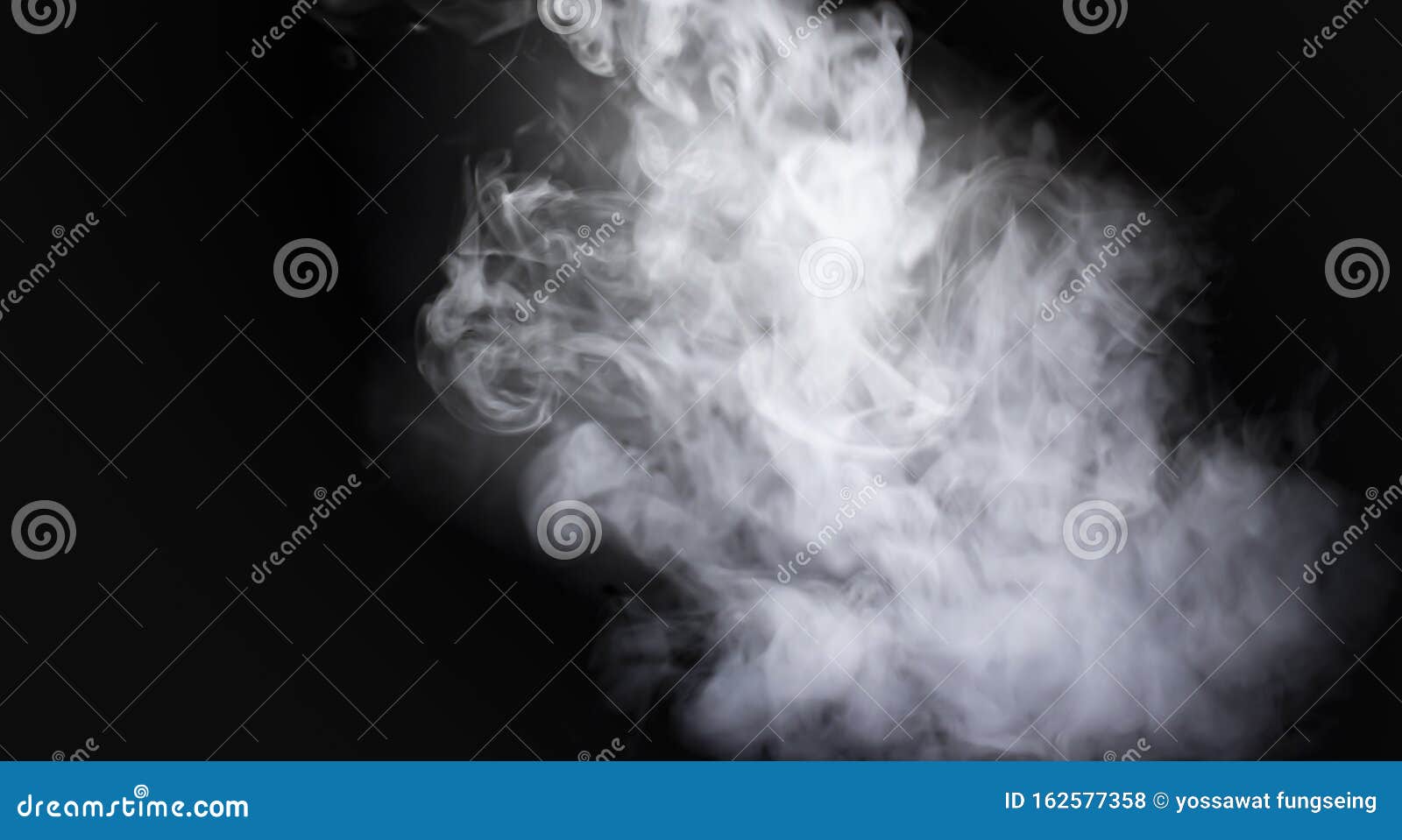 El Humo Del Hielo Seco Flota En El Fondo Negro Imagen de archivo - Imagen  de niebla, blanco: 162507405