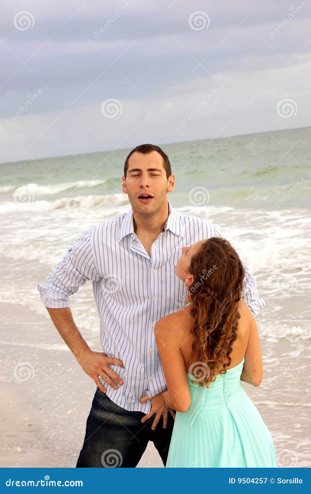 humorous-image-woman-grabbing-mans-crotch-9504257.jpg