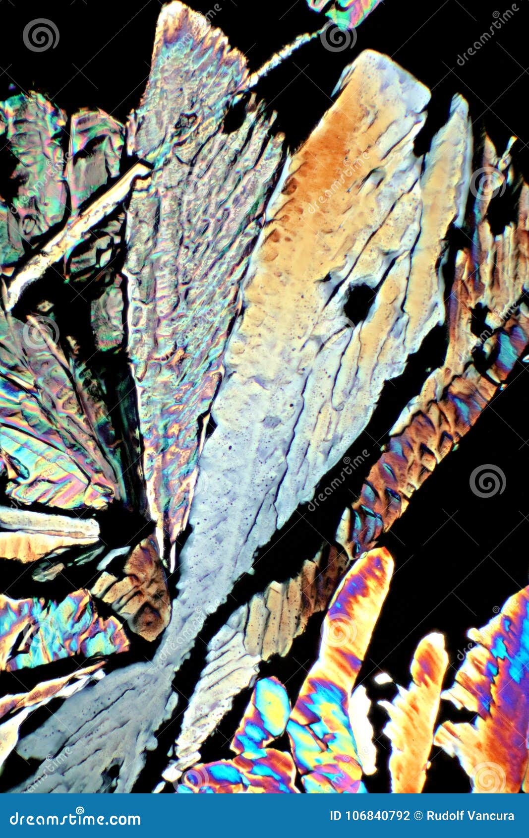 hundredfold magnification of crystals citric acid