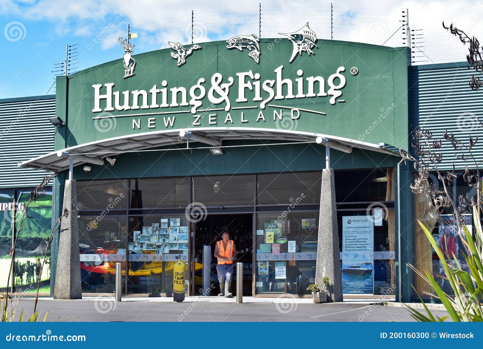 Hunting & Fishing New Zealand Offers Fishing Equipment, Knives and