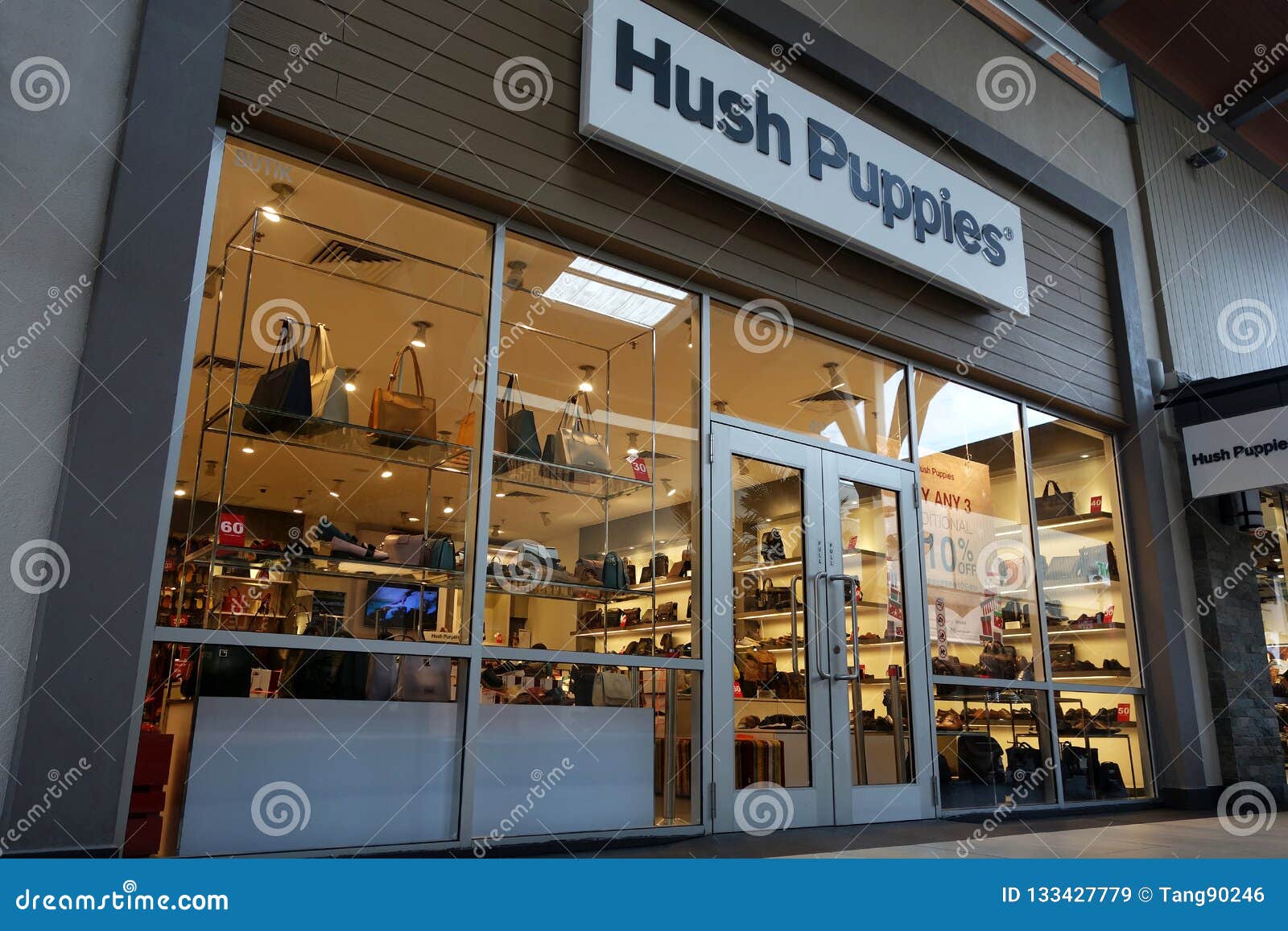 Opiate Samle broderi Hush Puppies Store at Genting Highlands Premium Outlets Editorial Stock  Image - Image of company, footwear: 133427779