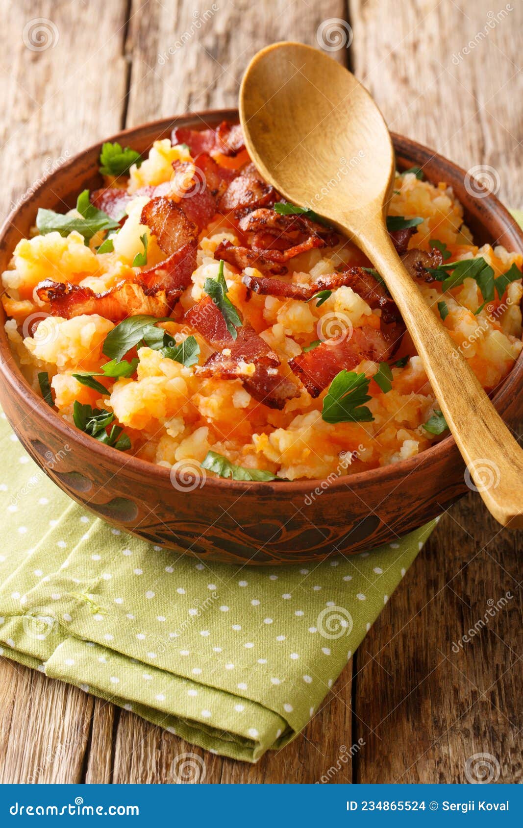 Hutspot Traditional and Authentic Dutch Food of Mashed Potatoes, Carrots  and Onions Topped with Bacon Close Up in the Bowl. Stock Photo - Image of  menu, dish: 234865524