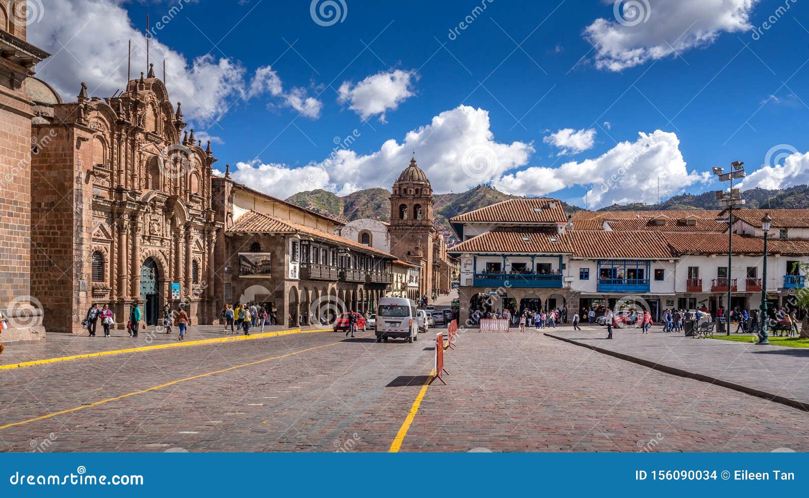 Huvudtorkan I Cusco Plaza De Armas Redaktionell Fotografering F R