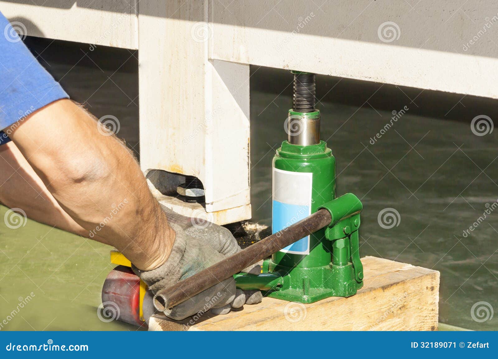 Hydraulic Car Floor Jacks. Car Lift. Blue Hydraulic Floor Jack For Car