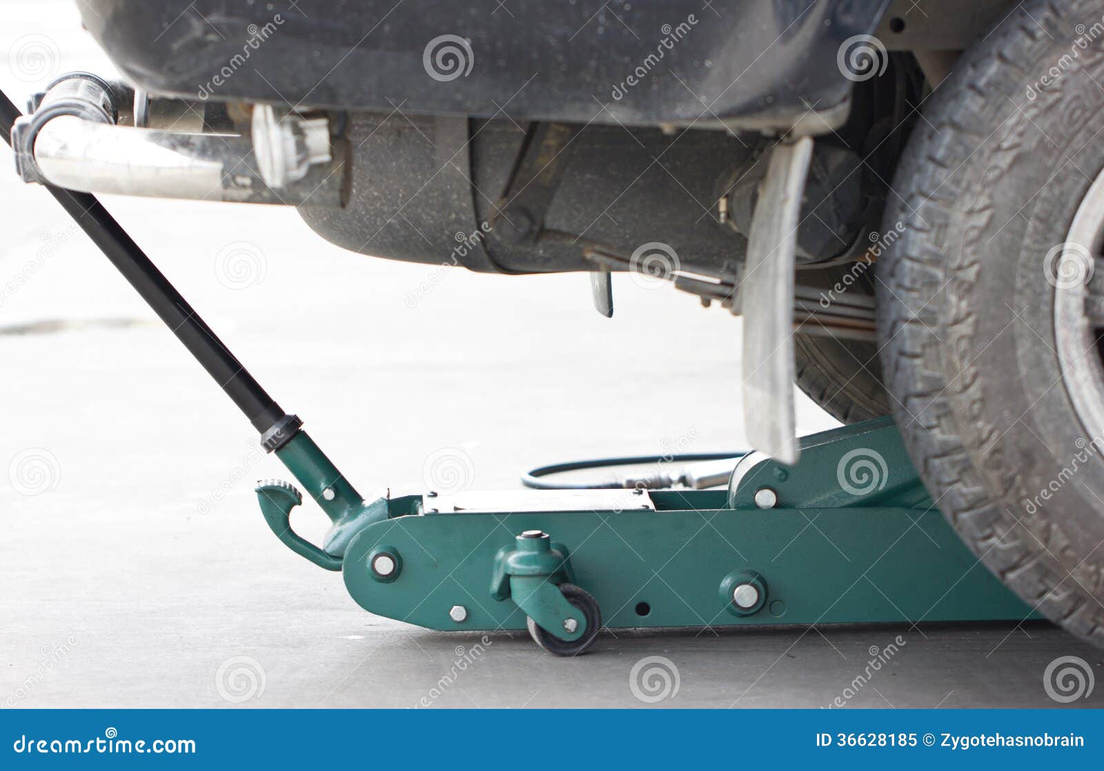 Hydraulic Car Floor Jacks. Car Lift. Blue Hydraulic Floor Jack For Car