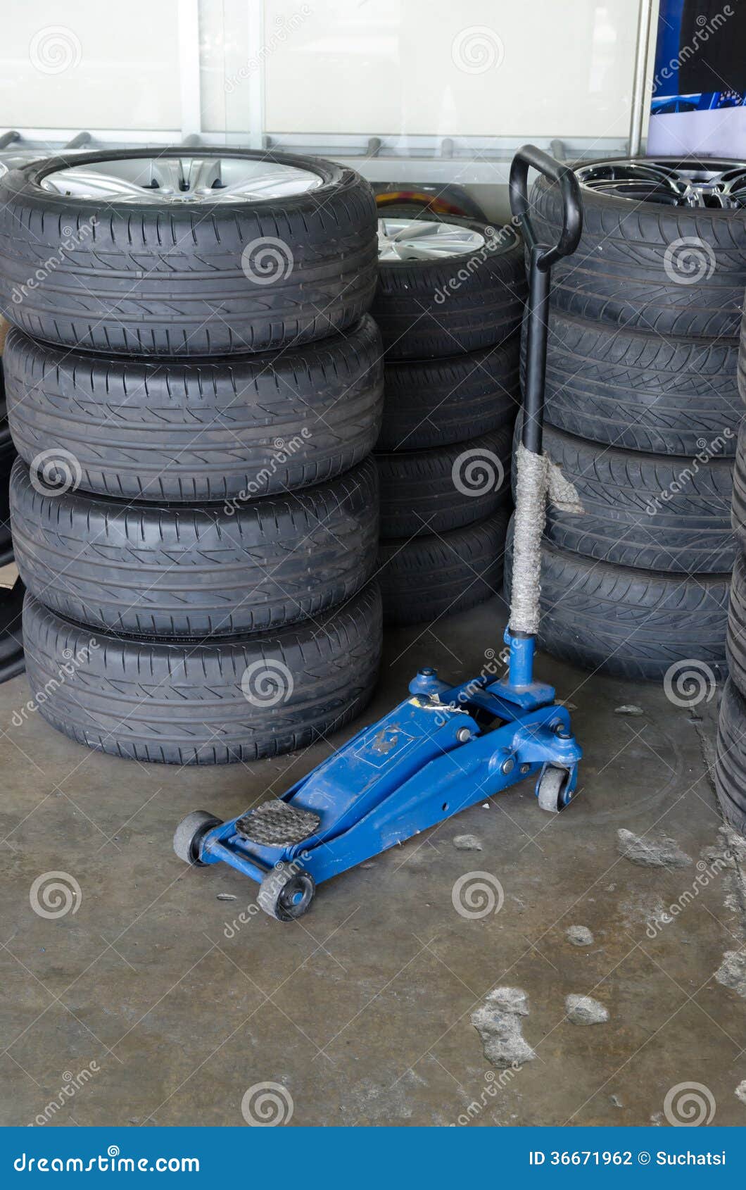 Hydraulic Jacks Of Tower Crane RoyaltyFree Stock Photo CartoonDealer