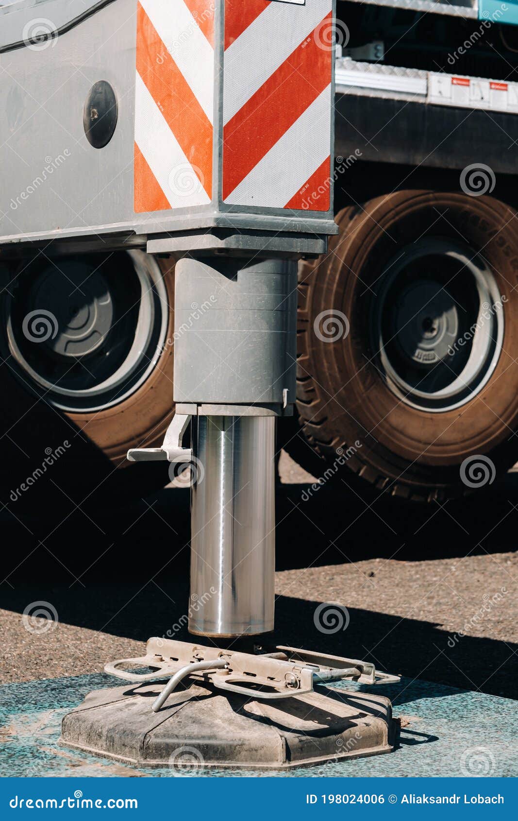 Hydraulic Supports for the Crane Legs are Installed for Stability Stock