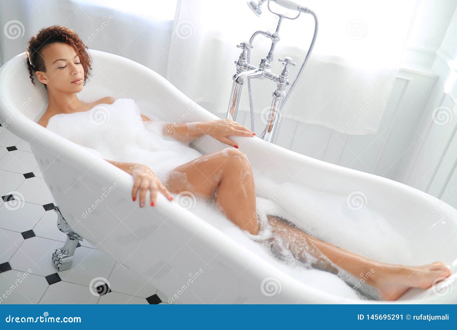 Is The Girl In The Bathtub Based On A True Story Bathtub Design Bank Home Com