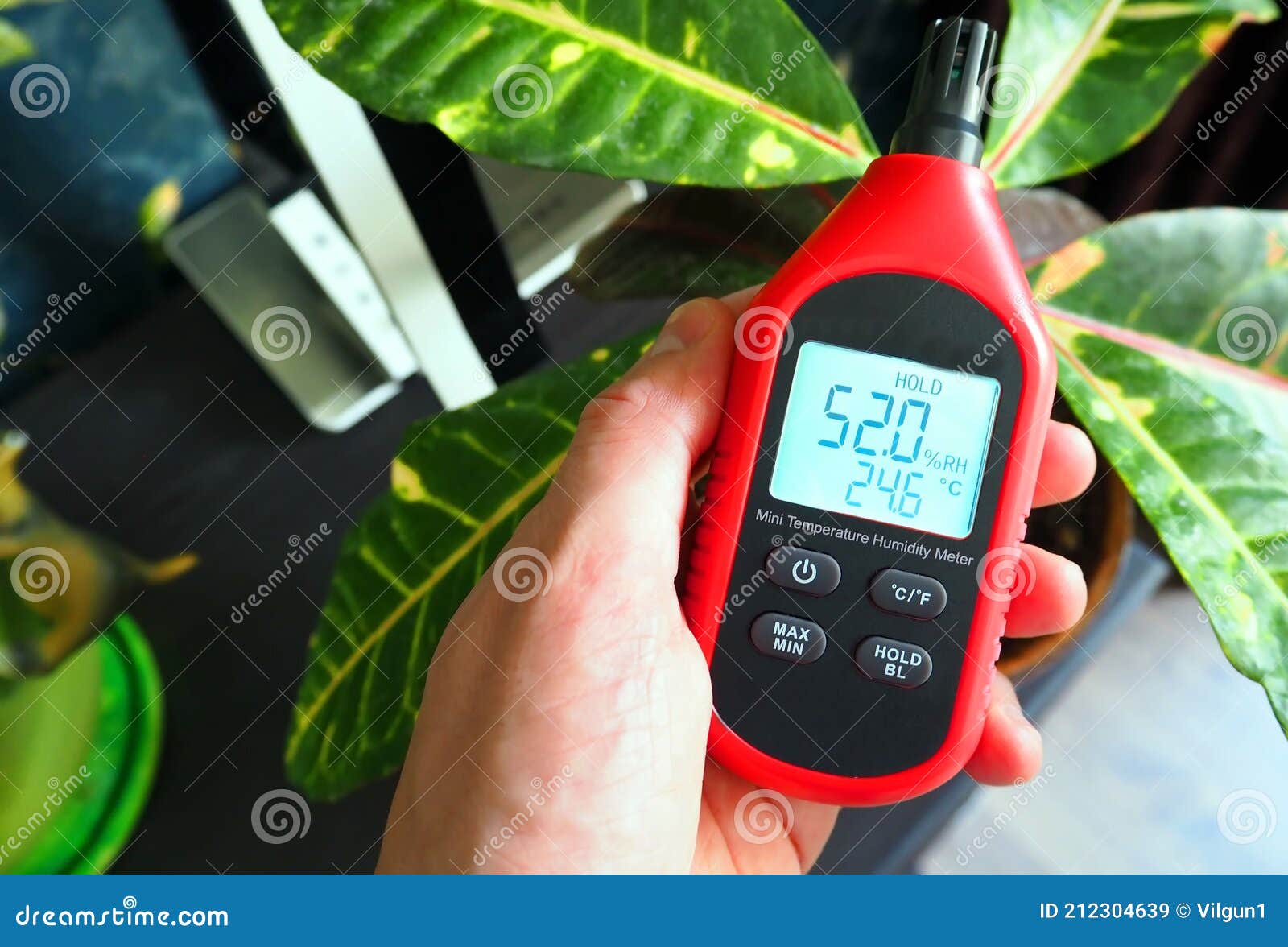 Hygromètre Pour Mesurer L'humidité De L'air. Un Dispositif De Mesure De L' humidité Et De La Température Image stock - Image du details, nettoyeur:  212304639