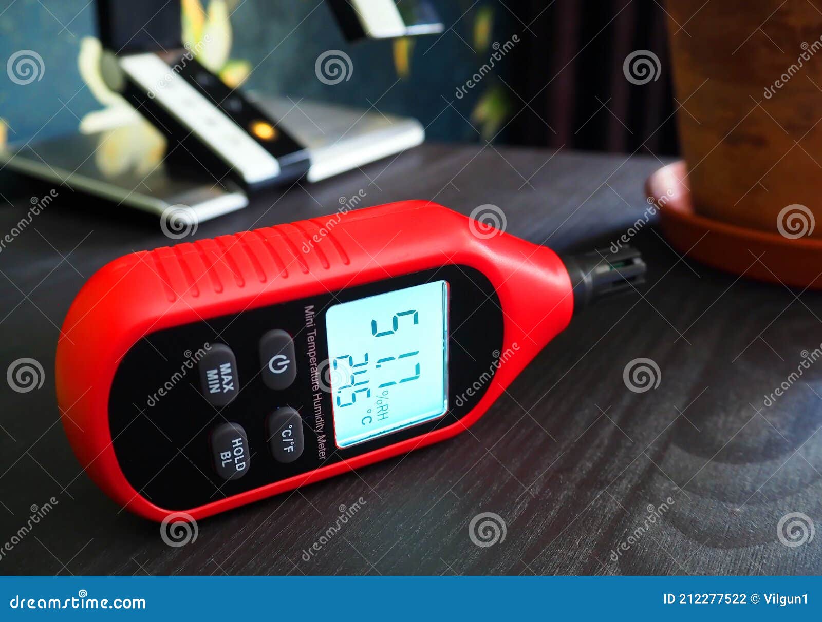 https://thumbs.dreamstime.com/z/hygrometer-measuring-air-humidity-close-up-details-device-temperature-212277522.jpg