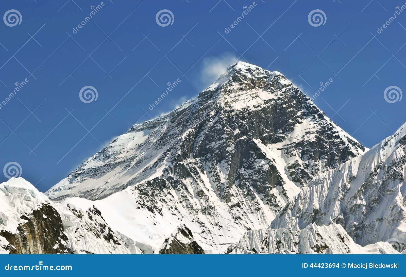Härlig sikt av Mount Everest (8848 M) Nepal. Härlig sikt av Mount Everest (8848 M) från den Gokyo maximumtoppmötet, Nepal, Himalayas
