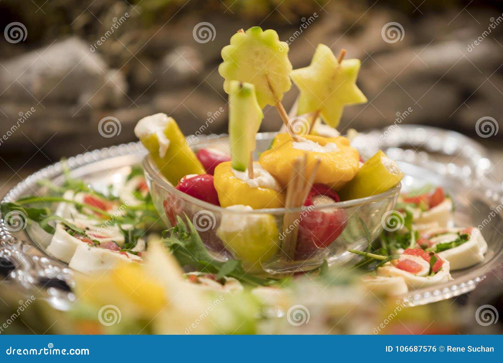 Antipasti Di Natale Misti.I Antipasti Misti Aperitivi Hanno Servito Da Dispositivo D Avviamento A Natale Ed Ai Nuovi Anni Di Vigilia Fotografia Stock Immagine Di Servito Natale 106687576