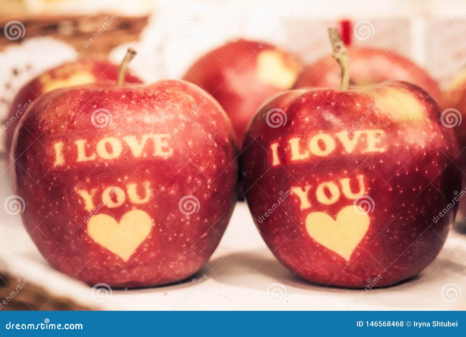 i love you writen on red apples