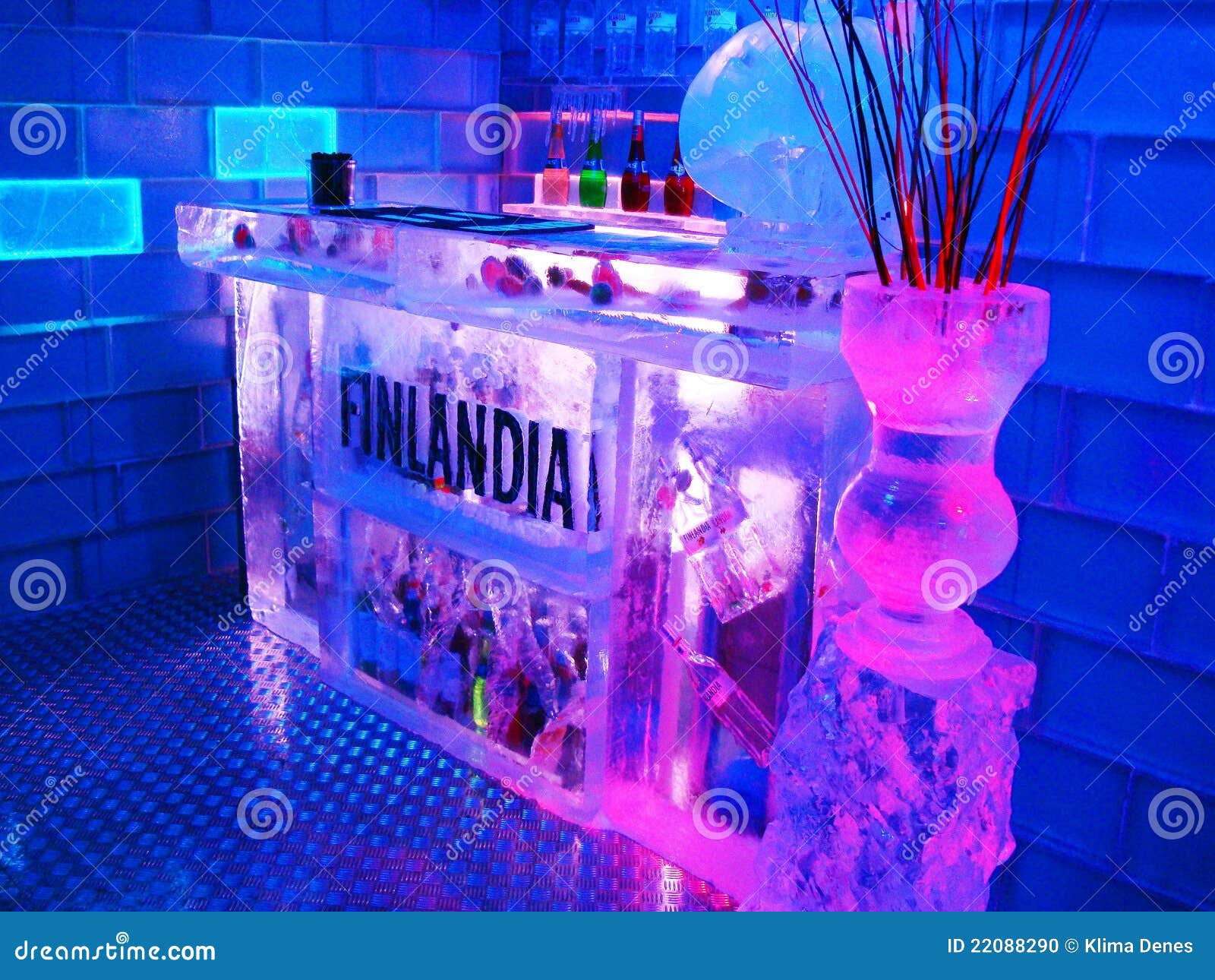 Cocktails served in Ice glasses! - Picture of Icebar Budapest