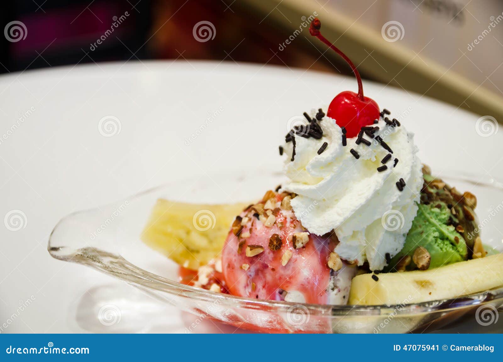 Ice cream banana boat stock image. Image of sundae, glass 47075941
