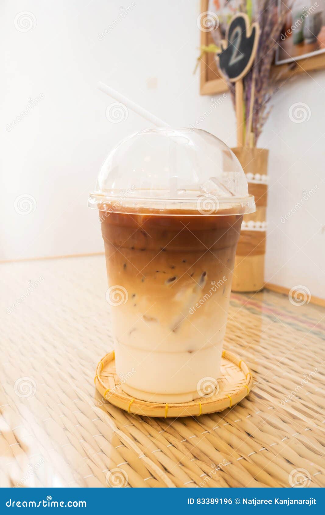https://thumbs.dreamstime.com/z/ice-latte-plastic-cup-take-away-easy-package-83389196.jpg