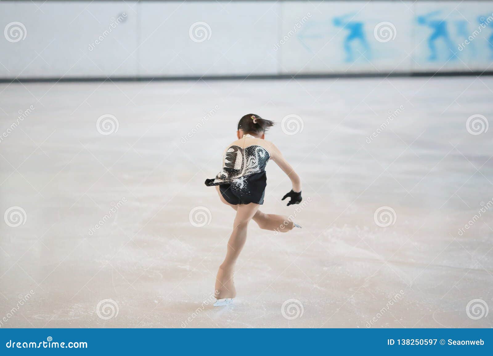 Ice skating editorial photography. Image of skating 138250597