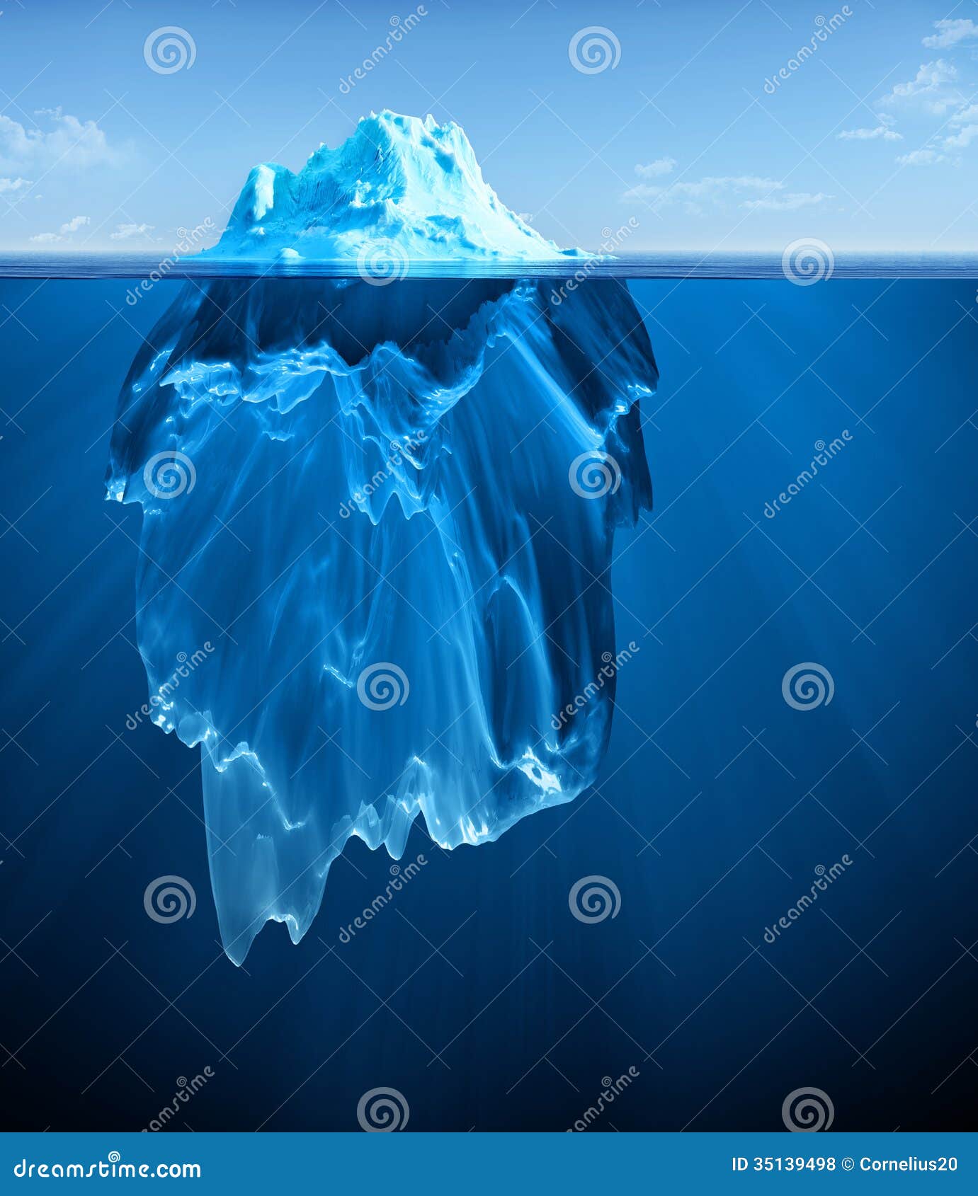 Iceberg que flutua no oceano azul