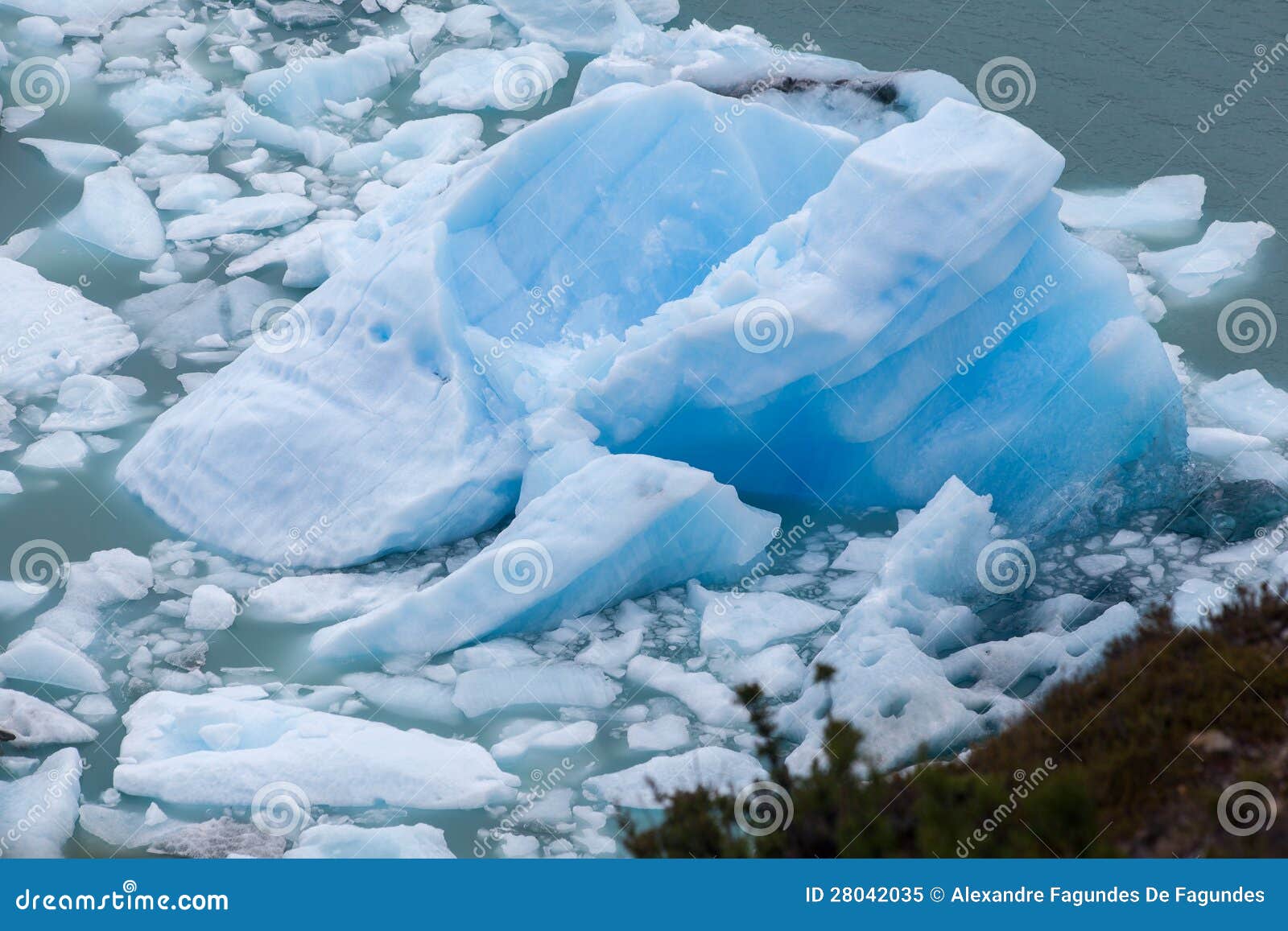 iceberg in perito moreno el calafate argentina