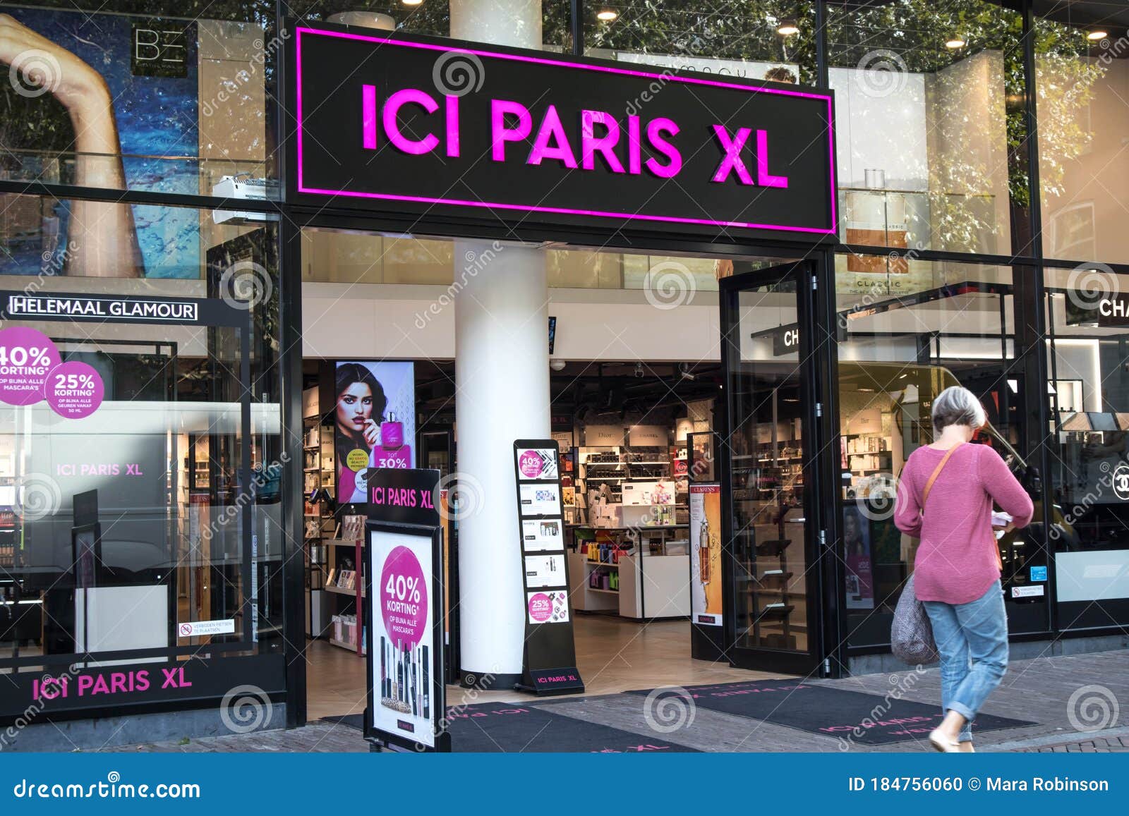 Migratie Hilarisch Afkorten ICI Paris XL Cosmetics Store Shop Editorial Image - Image of company,  makeup: 184756060