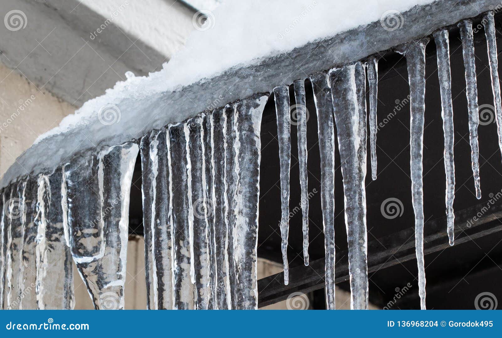 Icicles Spike Of Ice Hanging From The Roof Winter Subfreezing Weather Or Spring Snowbreak Concept Stock Photo Image Of Snowbreak Refreeze