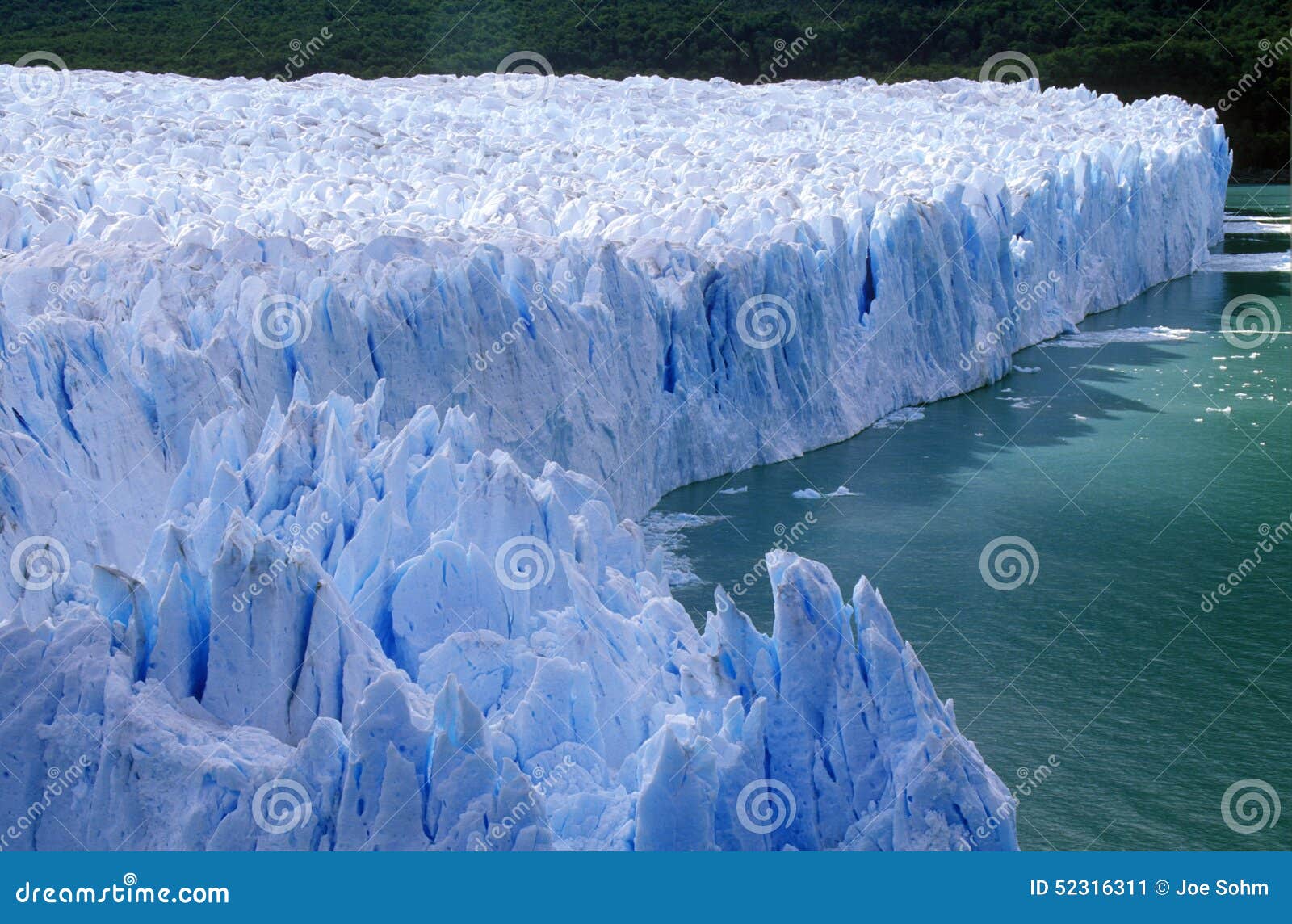 icy formations of perito moreno glacier at canal de tempanos in parque nacional las glaciares near el calafate, patagonia