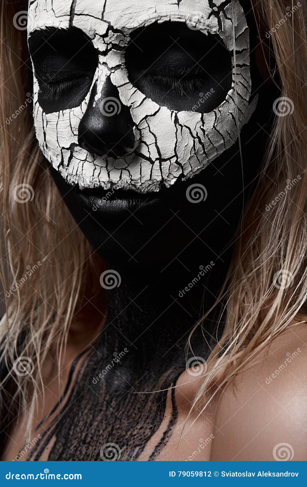 Idées De Maquillage De Halloween Crâne Blanc Sur Le Visage Noir Photo stock  - Image du noir, crainte: 79059812