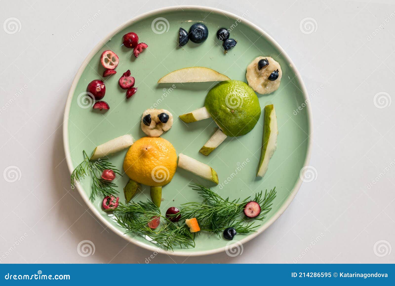 Idées De Repas Créatifs Pour Les Enfants Dans L'assiette Image