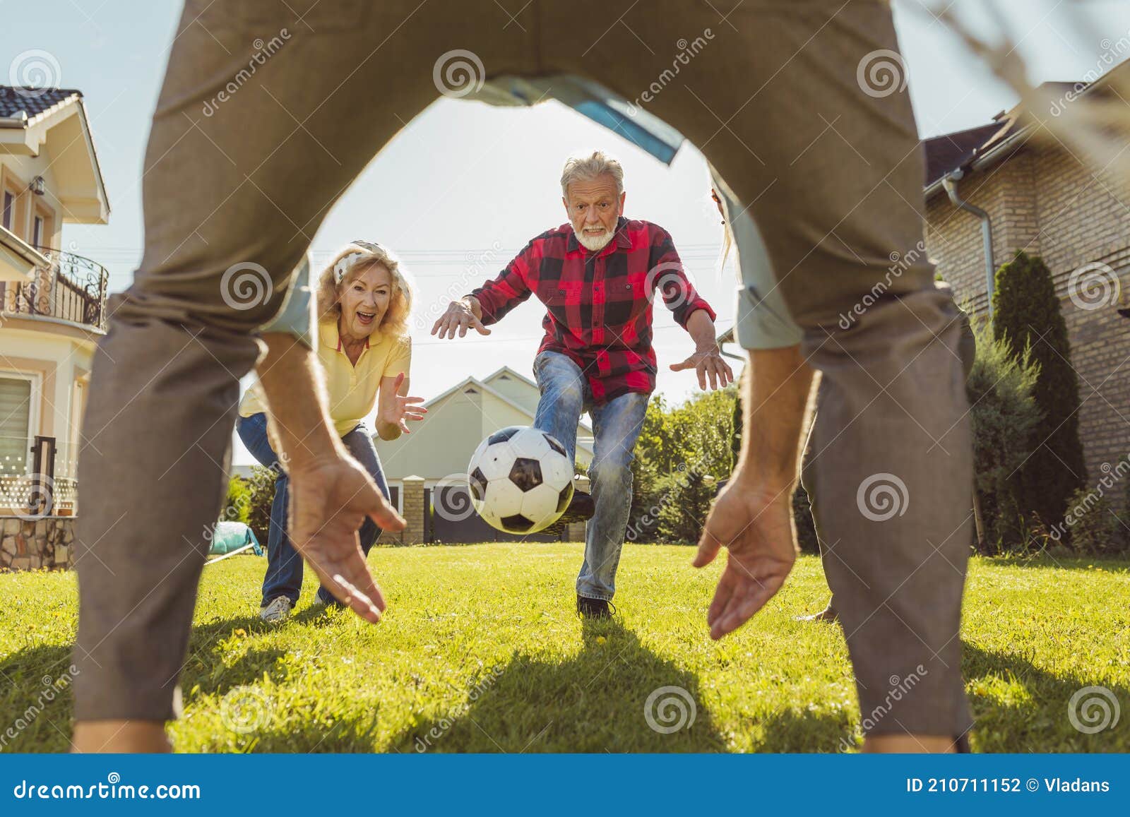 Jogue futebol no gramado novinho do seu clube! - JCB Informa