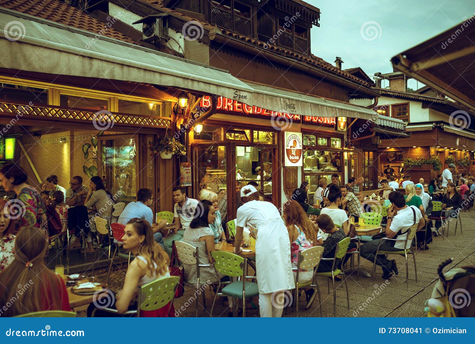 Iftar-Abendessen in Sarajevo, Bosnien Redaktionelles Foto - Bild