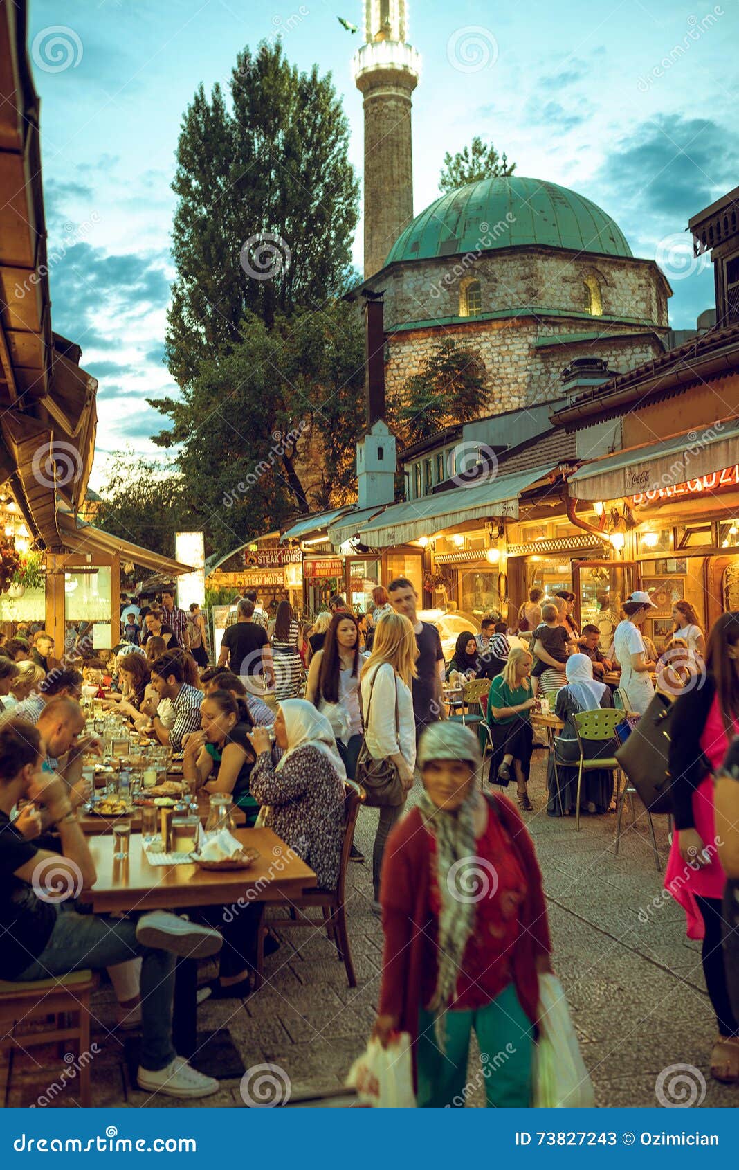 Iftar-Abendessen in Sarajevo, Bosnien Redaktionelles Stockfoto