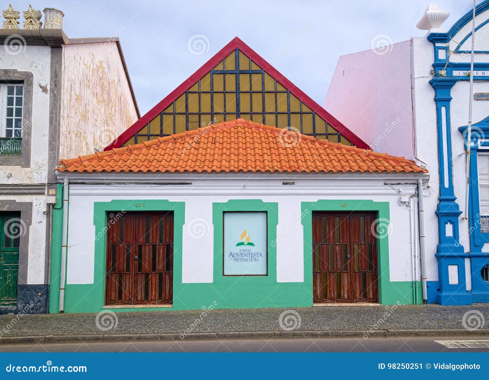 Iglesia Adventista Del Séptimo-día, Angra, Azores Foto editorial - Imagen  de portugal, cultura: 98250251