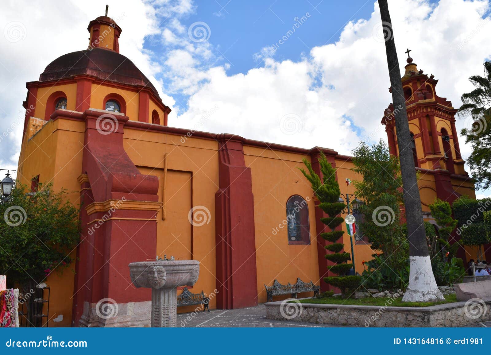 Iglesia Amarilla Y Anaranjada En Un Pueblo Mágico Foto editorial - Imagen de edificio, méxico: 143164816 Iglesia Amarilla Y Anaranjada En Un Pueblo Mágico Foto editorial - Imagen de edificio, méxico: 143164816