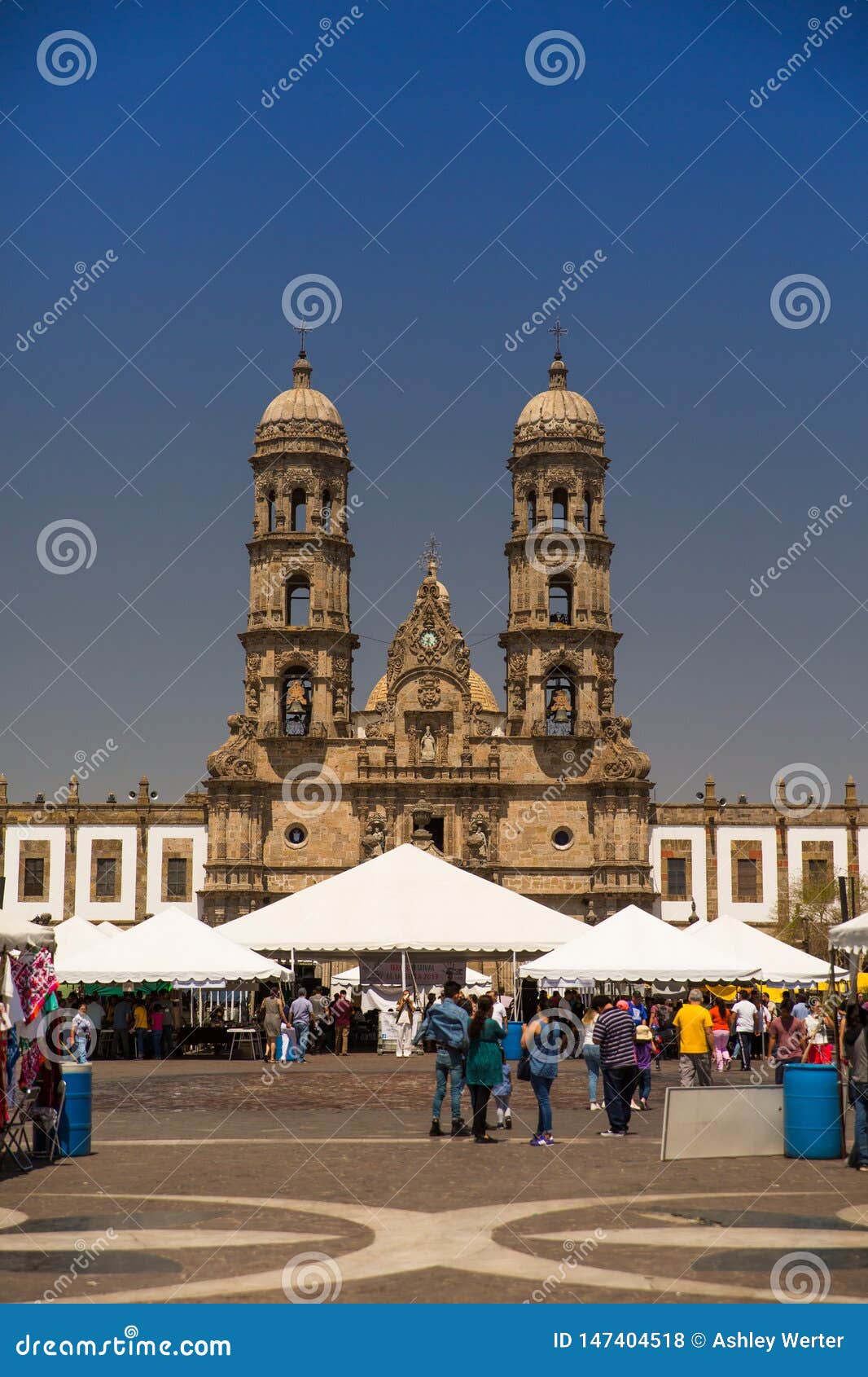 Iglesia Católica En Zapopan En Guadalajara Foto de archivo editorial -  Imagen de urbano, kiosko: 147404518