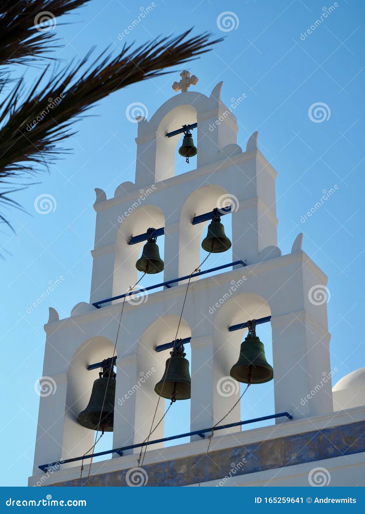 Iglesia Católica Griega Torre De Campana Con Cruz Imagen de archivo -  Imagen de cielos, después: 165259641