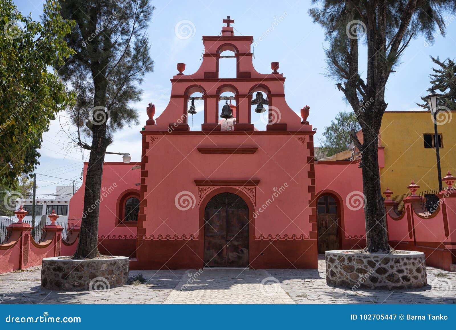 Iglesia Colonial En Bernal, Queretaro, México Fotografía editorial - Imagen de cristiano, capilla: 102705447 Iglesia Colonial En Bernal, Queretaro, México Fotografía editorial - Imagen de cristiano, capilla: 102705447