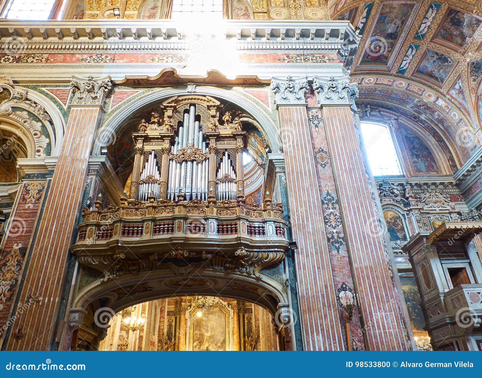 Iglesia De Chiesa Del Gesu Nuovo En Nápoles, Campania, Italia Imagen  editorial - Imagen de italiano, medieval: 98533800