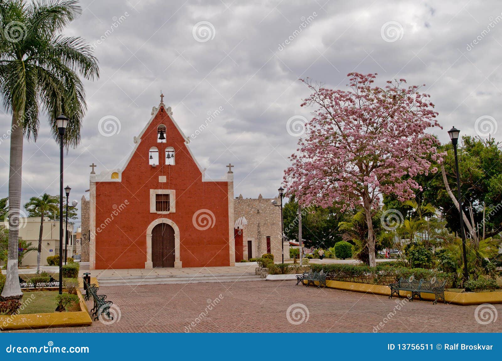 iglesia de itzimnÃÂ¡, mÃÂ©rida, mexico