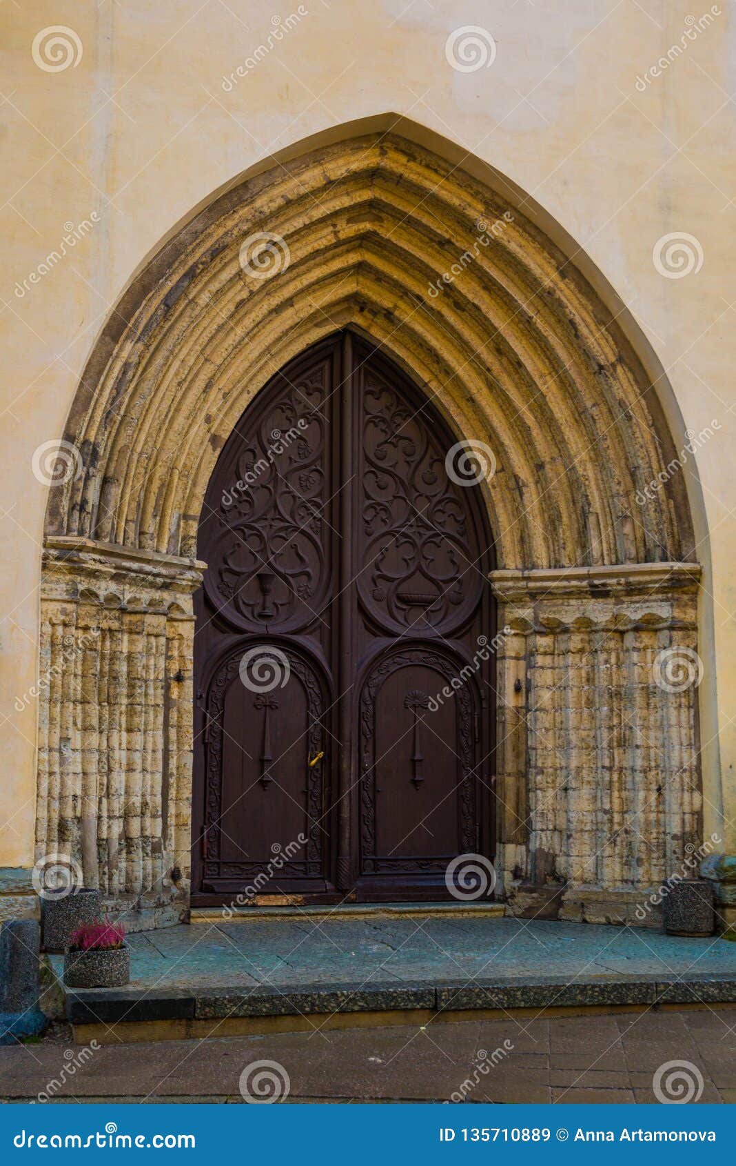 talento barbería puño Iglesia De St Olaf Puerta Vieja Con La Decoración En La Ciudad Vieja Tallinn Estonia Imagen de archivo - Imagen de fragmento, estonia: 135710889 talento barbería puño Iglesia De St Olaf Puerta Vieja Con La Decoración En La Ciudad Vieja Tallinn Estonia Imagen de archivo - Imagen de fragmento, estonia: 135710889