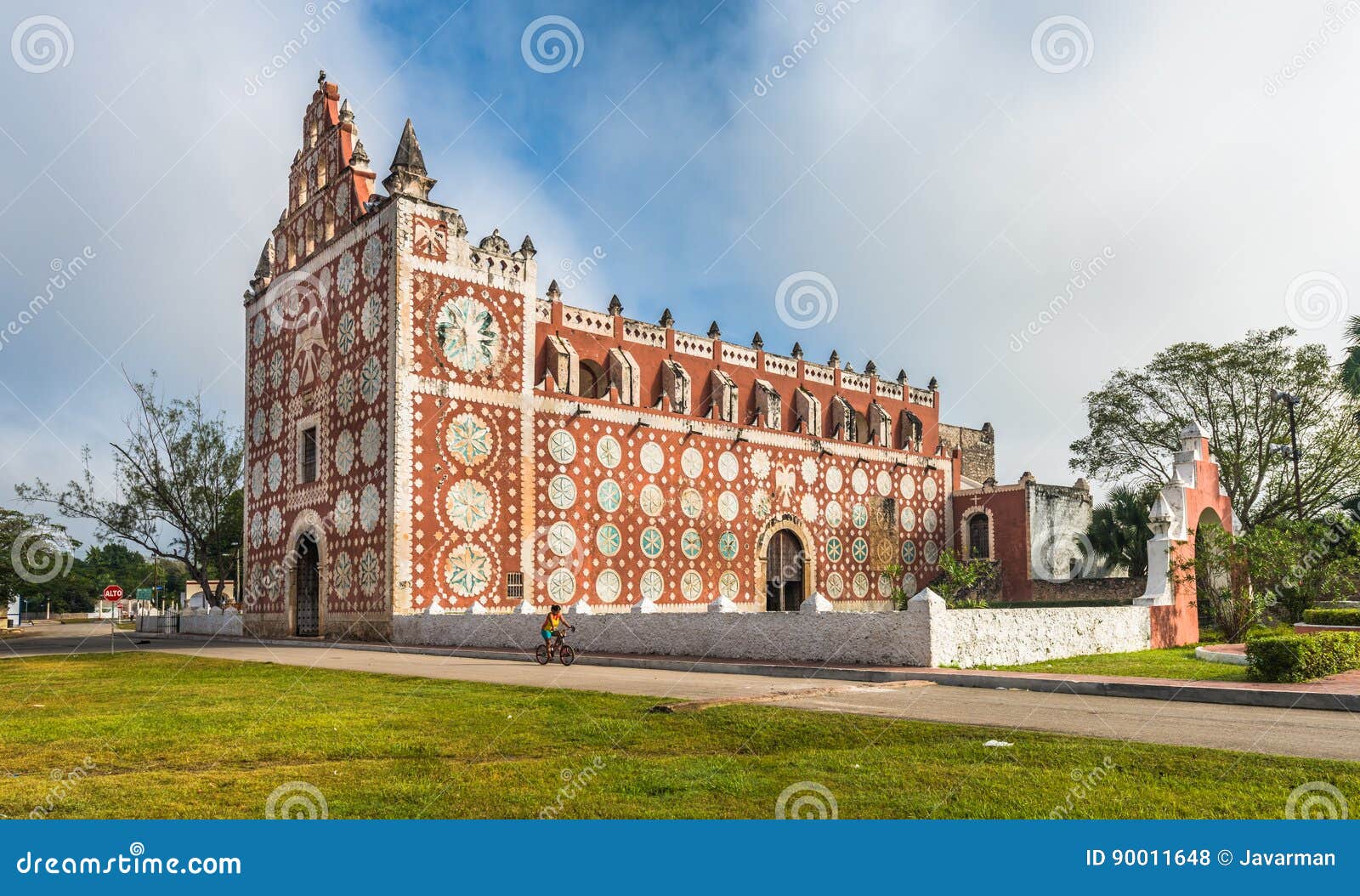 Iglesia De Uayma, Arquitectura Colonial única En Yucatán, México Foto de archivo editorial - Imagen de convento, tradicional: 90011648 Iglesia De Uayma, Arquitectura Colonial única En Yucatán, México Foto de archivo editorial - Imagen de convento, tradicional: 90011648