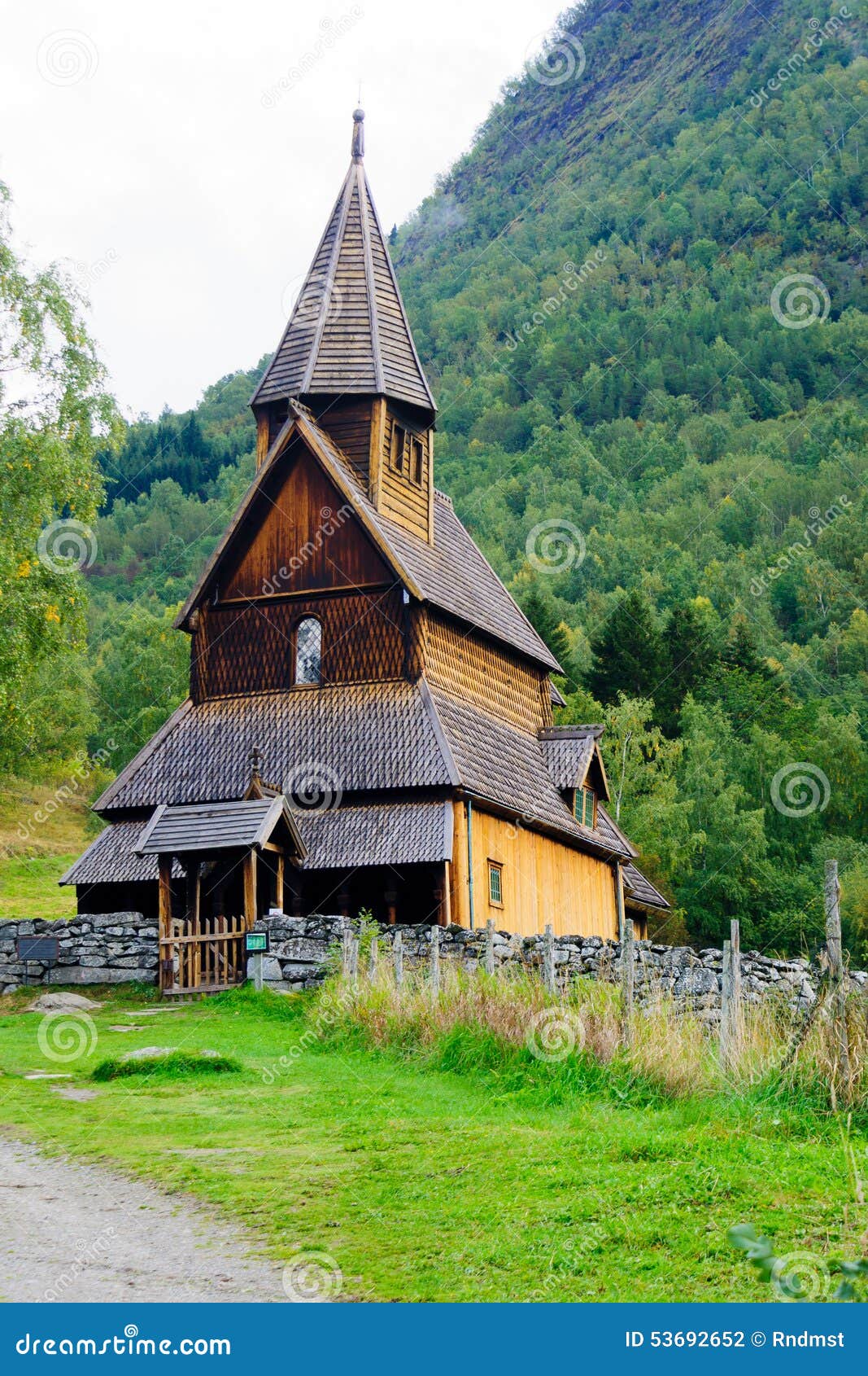 Iglesia de Urnes foto de archivo. Imagen de noruego, viejo - 53692652