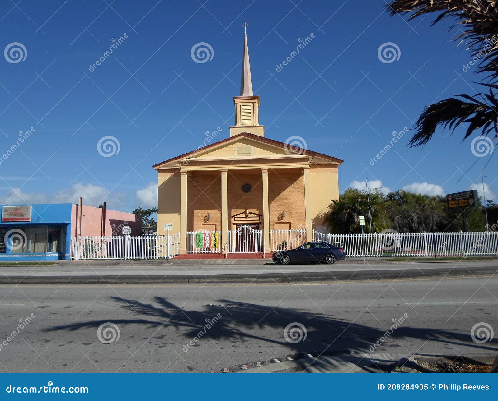Iglesia Episcopal De Todos Los Santos Miami Fl Usa Imagen de archivo -  Imagen de cielo, nubes: 208284905
