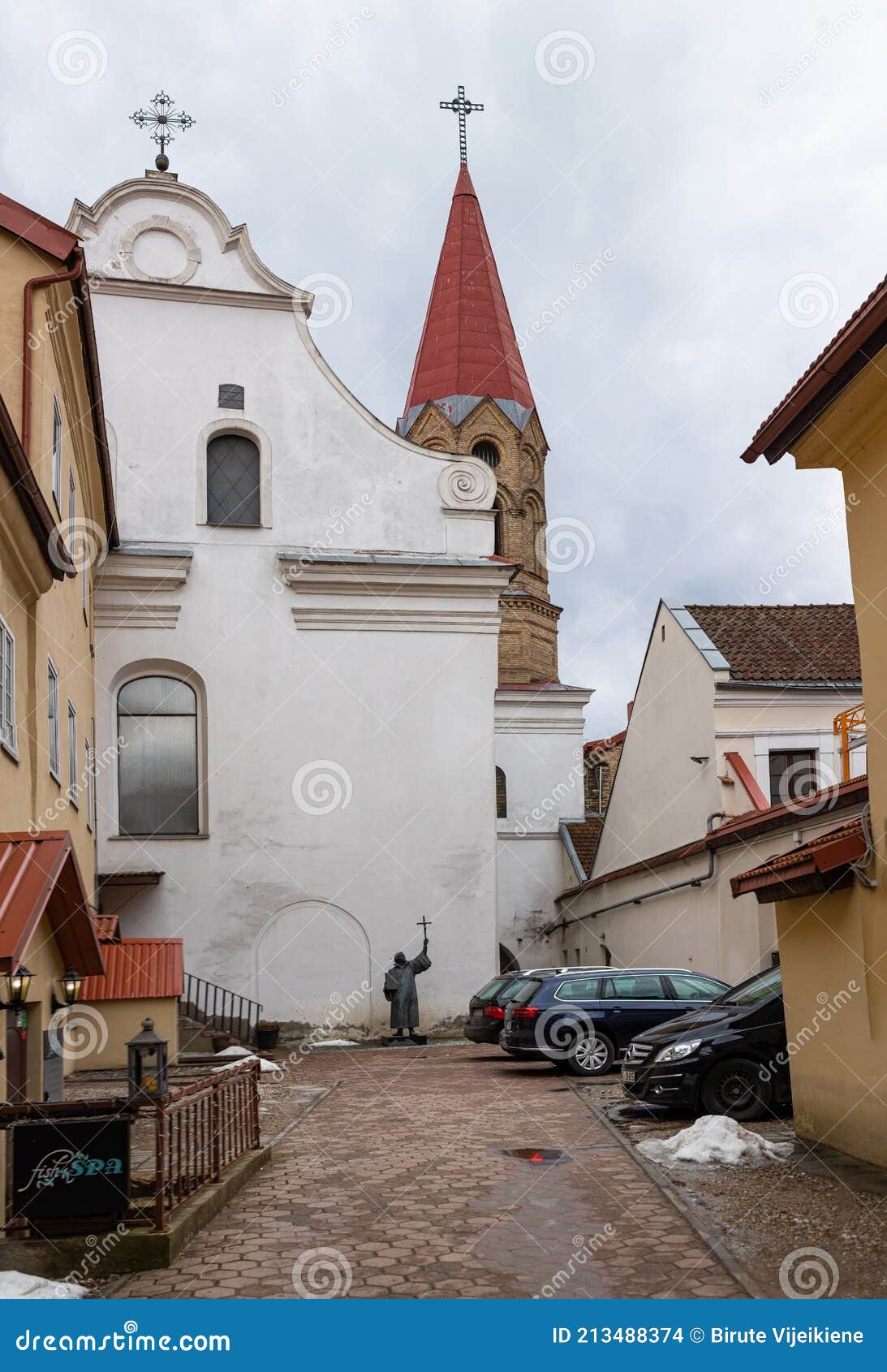 Iglesia Evangélica Luterana En El Casco Antiguo De Vilnius Lituania Imagen  de archivo editorial - Imagen de historia, iglesia: 213488374