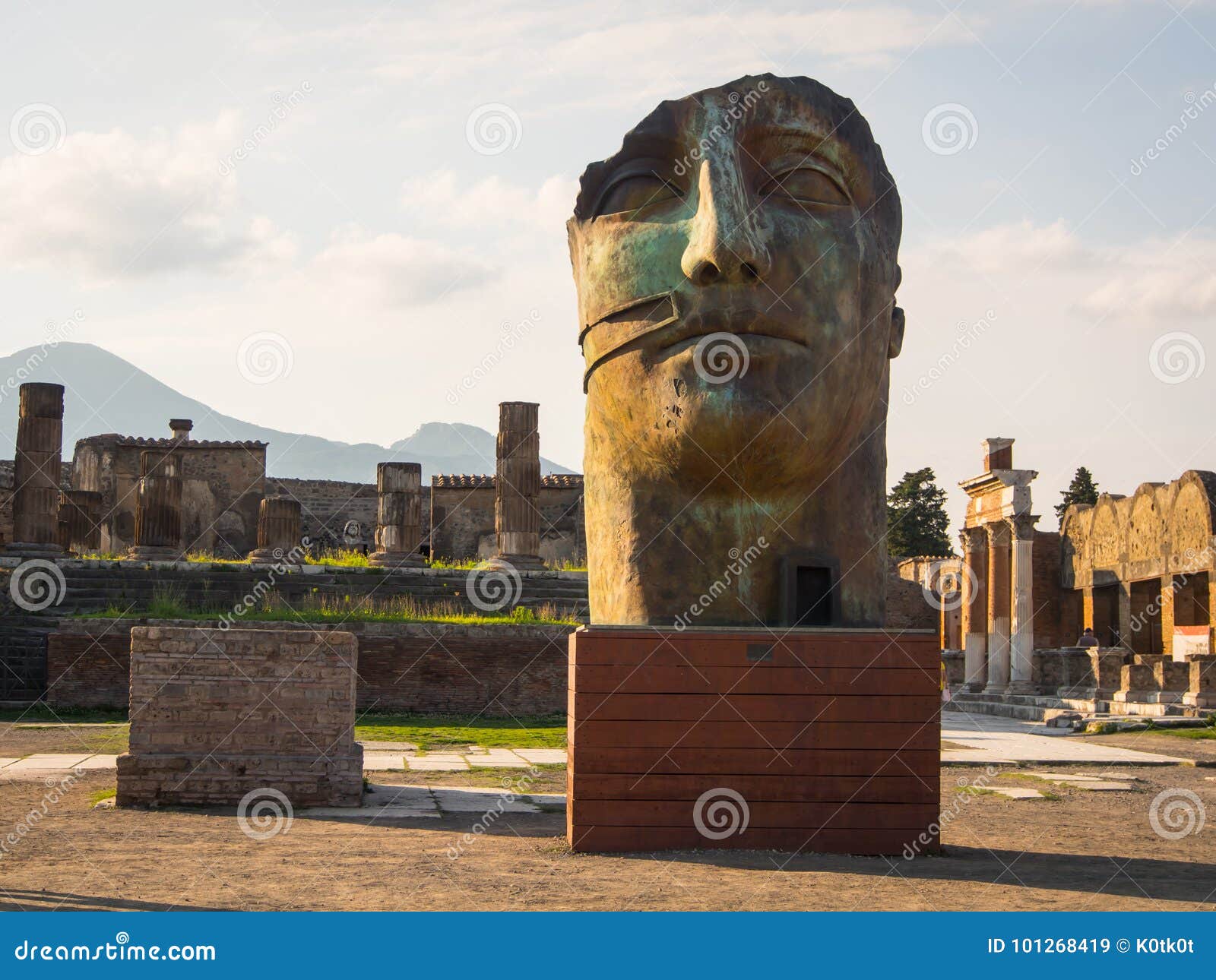Igor Mitoraj Sculptures In Pompei Ruins Editorial Stock Image Image Of Igor Architecture