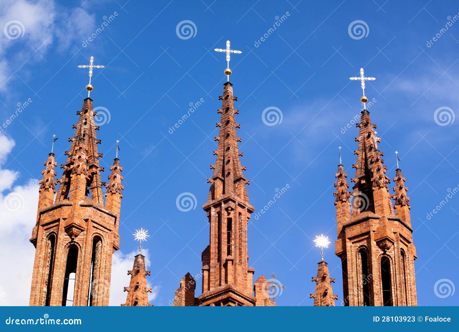 Igreja gótico vermelha. Uma igreja pceudo-gótico vermelha em Vilnuis