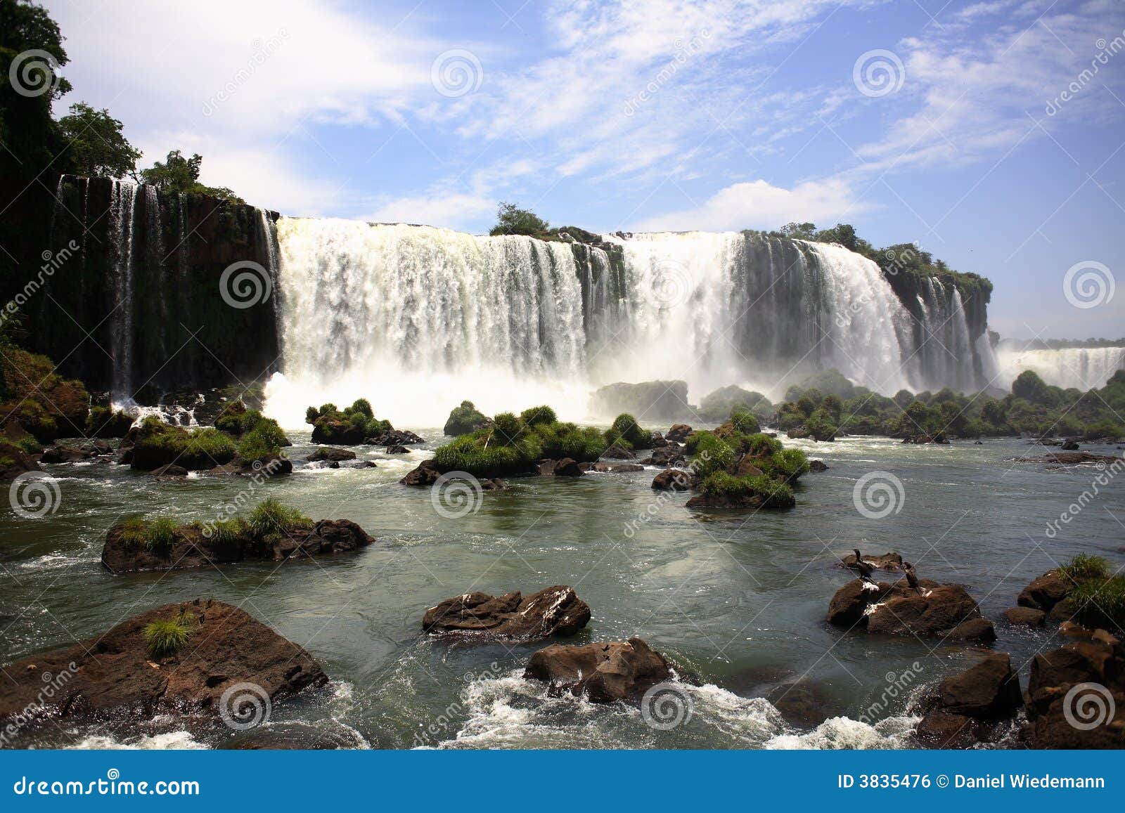 iguassu (iguazu; iguaÃÂ§u) falls - large waterfalls