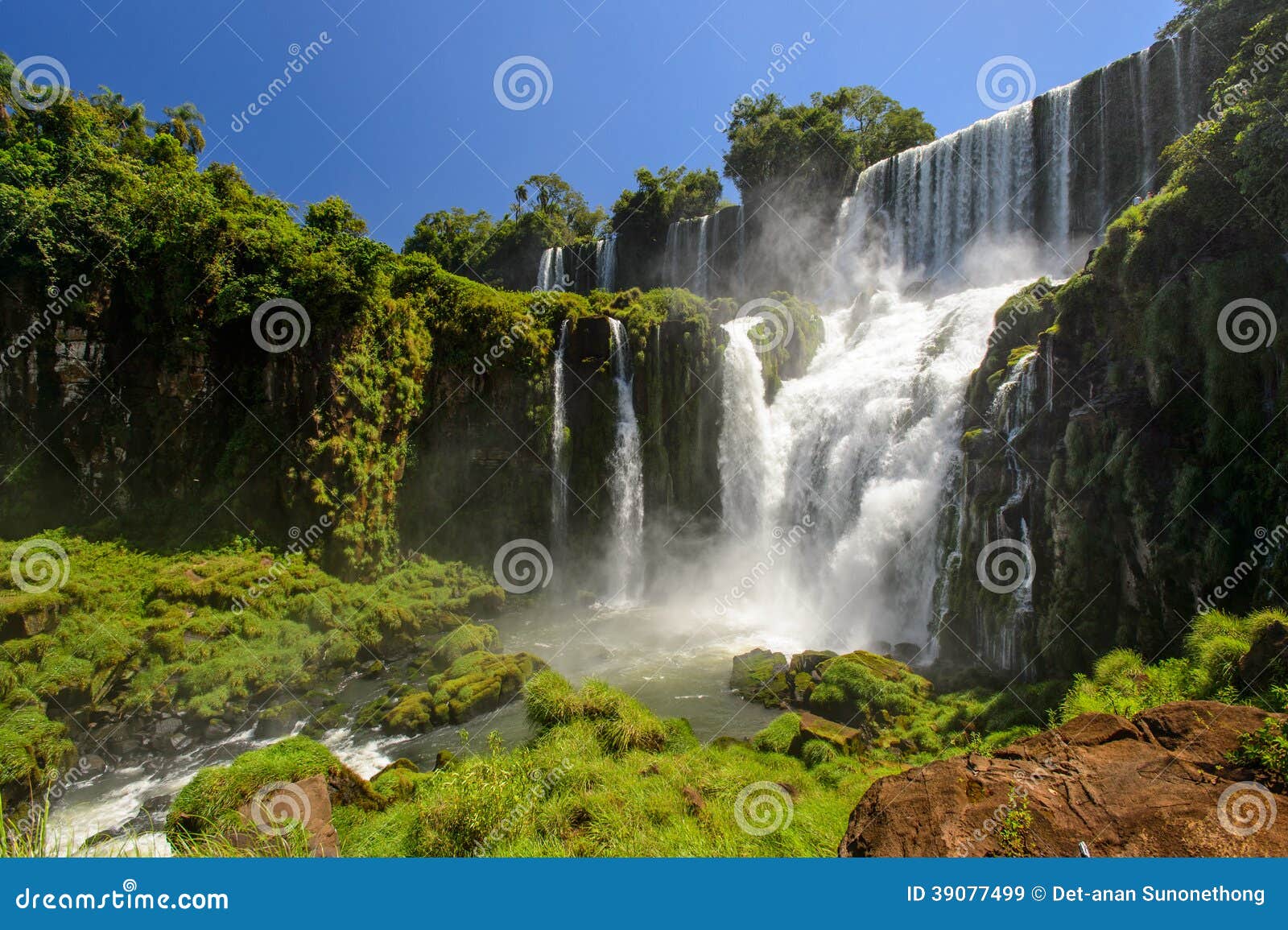 iguazu falls view from argentina