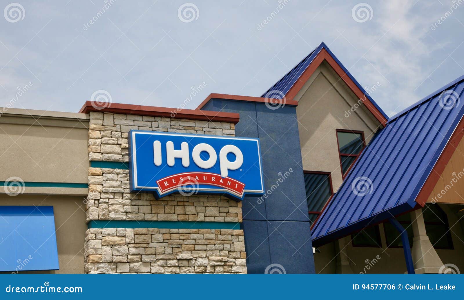 Ihop Restaurant Neon Sign Stock Photo - Download Image Now - IHOP,  Restaurant, Building Exterior - iStock